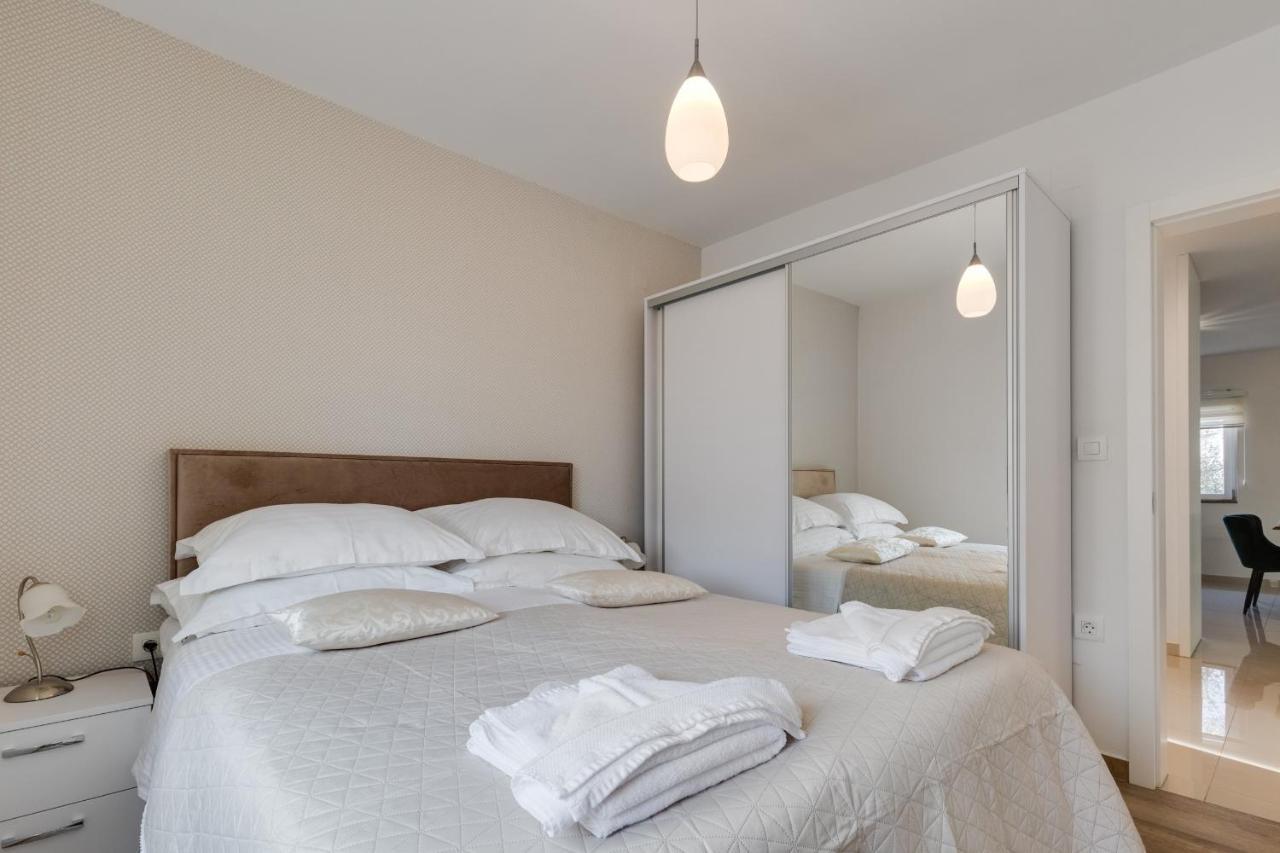 זאדאר Elegant Two Bedroom Apartment מראה חיצוני תמונה