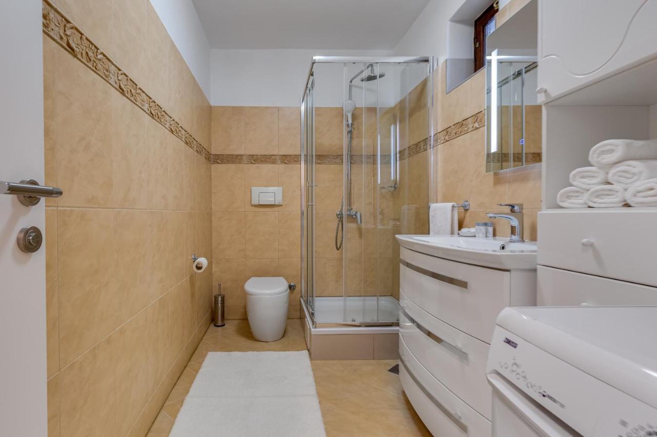 זאדאר Elegant Two Bedroom Apartment מראה חיצוני תמונה